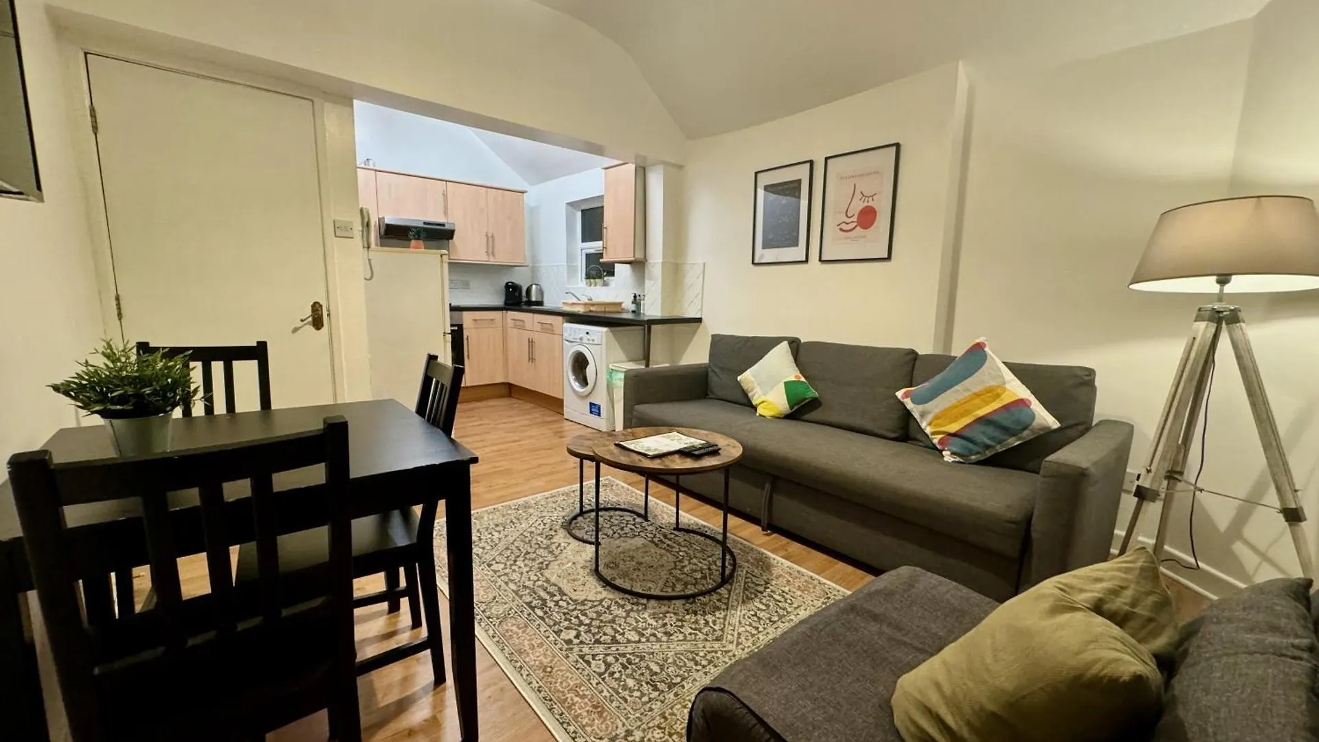 Space For Groups, 10 Mins From Centre With Parking! Кардифф Великобритания
