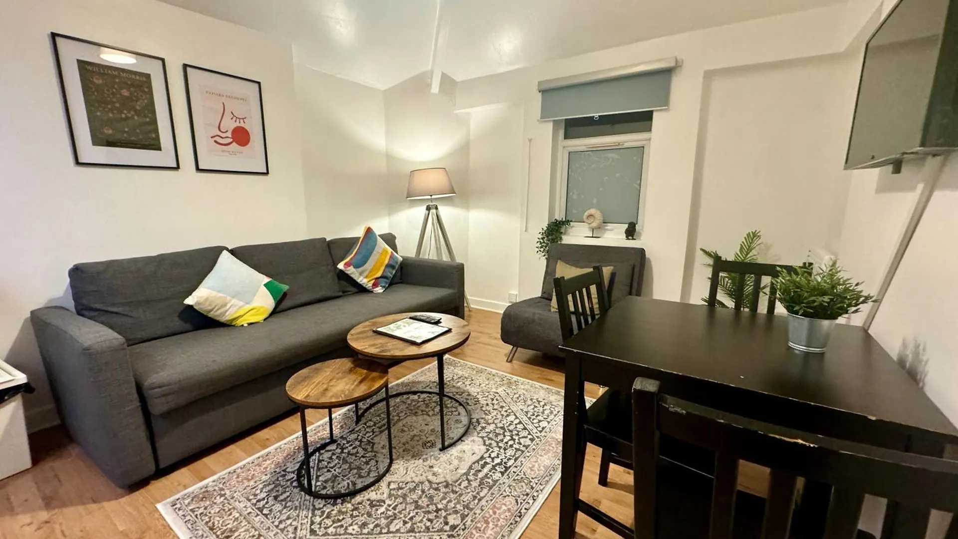 Space For Groups, 10 Mins From Centre With Parking! Кардифф