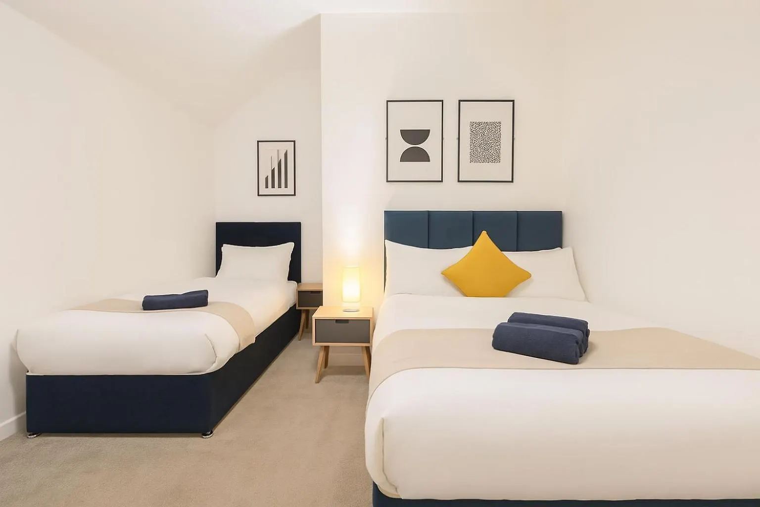 Space For Groups, 10 Mins From Centre With Parking! Кардифф Апартаменты